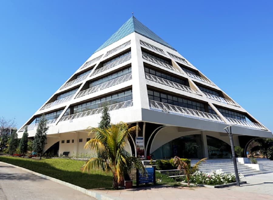 Jagran Lakecity University, School of Law