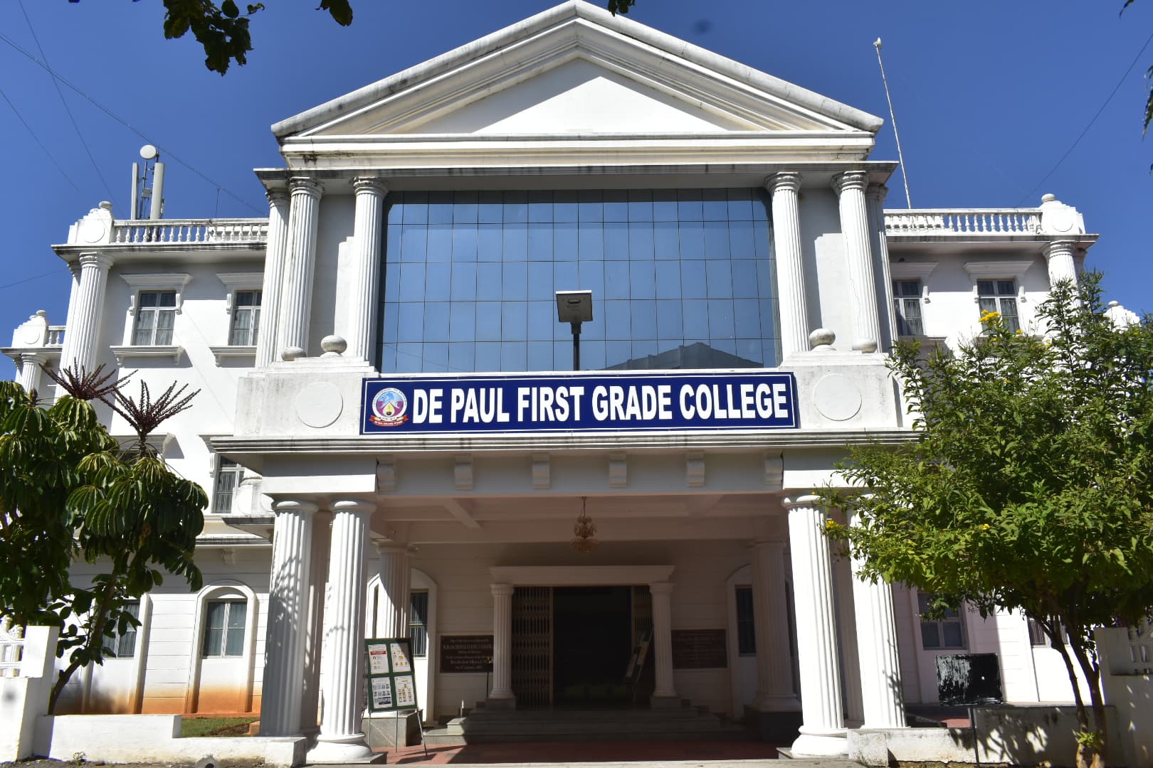 De Paul College