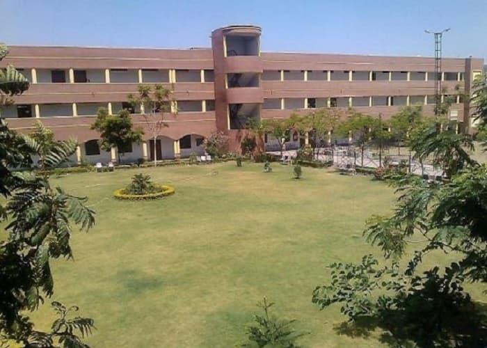 Rajarshi Rananjay Sinh College of Pharmacy Cover