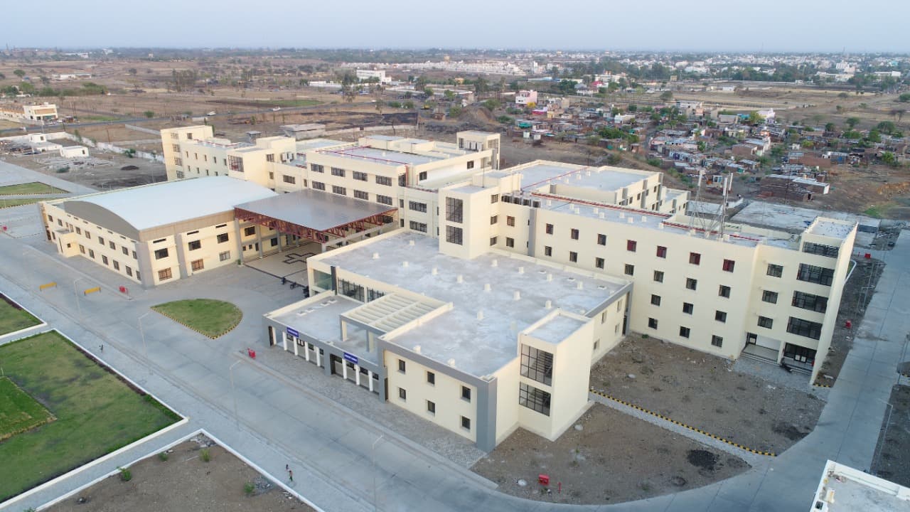 Dr. LAXMINARAYAN PANDEY GOVT. MEDICAL COLLEGE, RATLAM Cover