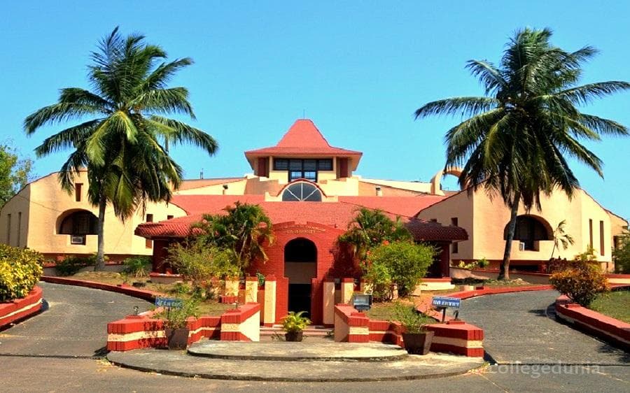 Narayan Zantye College of Commerce Cover