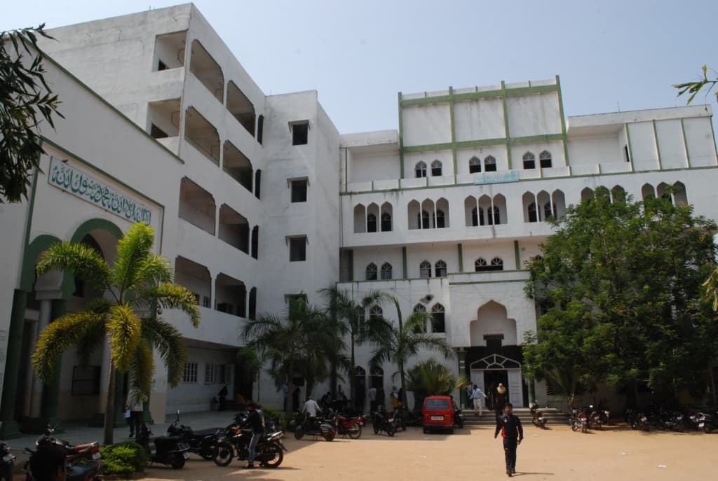 Anwarul Uloom College Cover