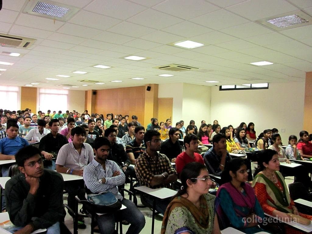 Smt Kashibai Navale College of Commerce - [SKNCC] Erandwane Cover
