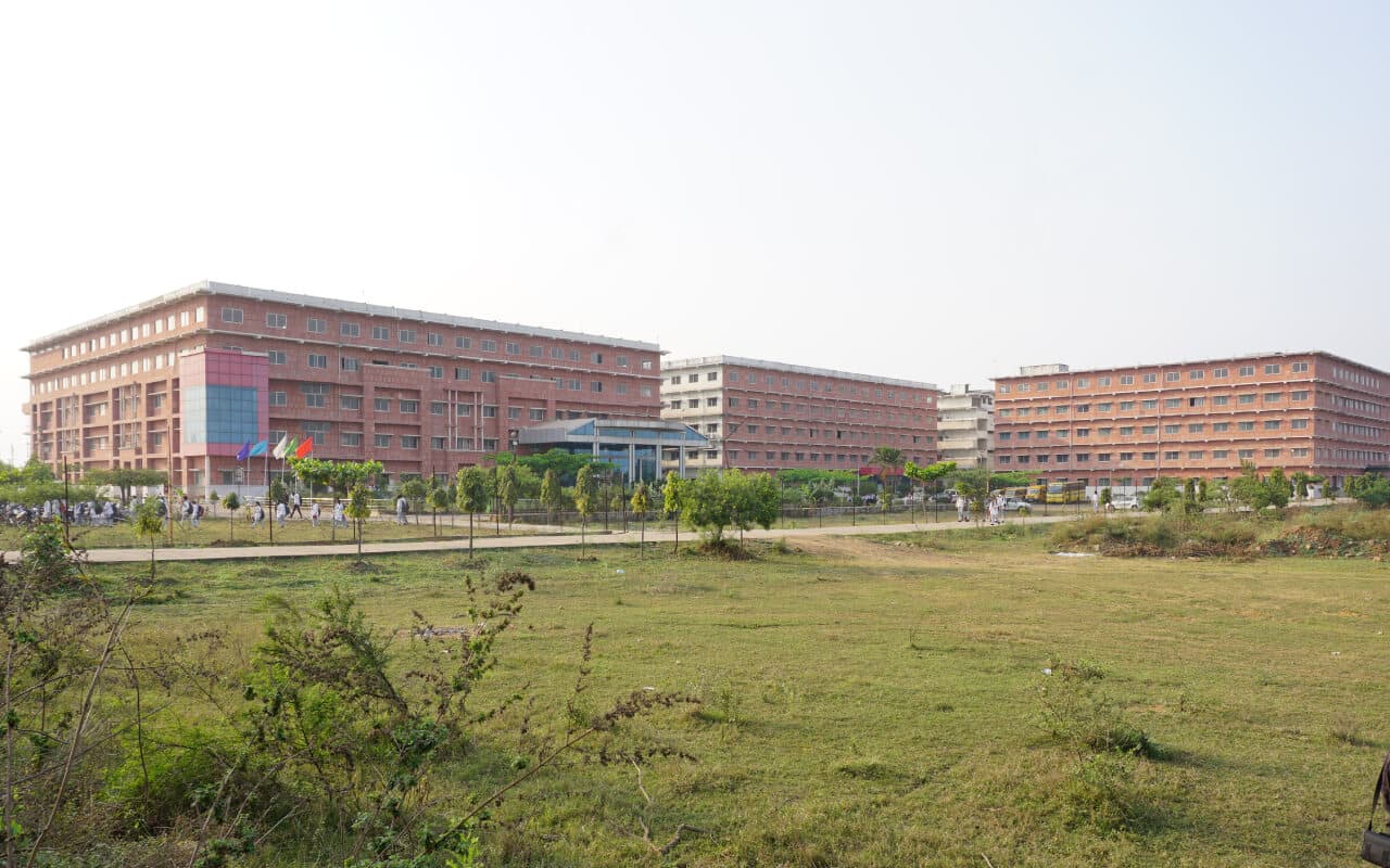 Bharti Vishwavidyalaya Cover