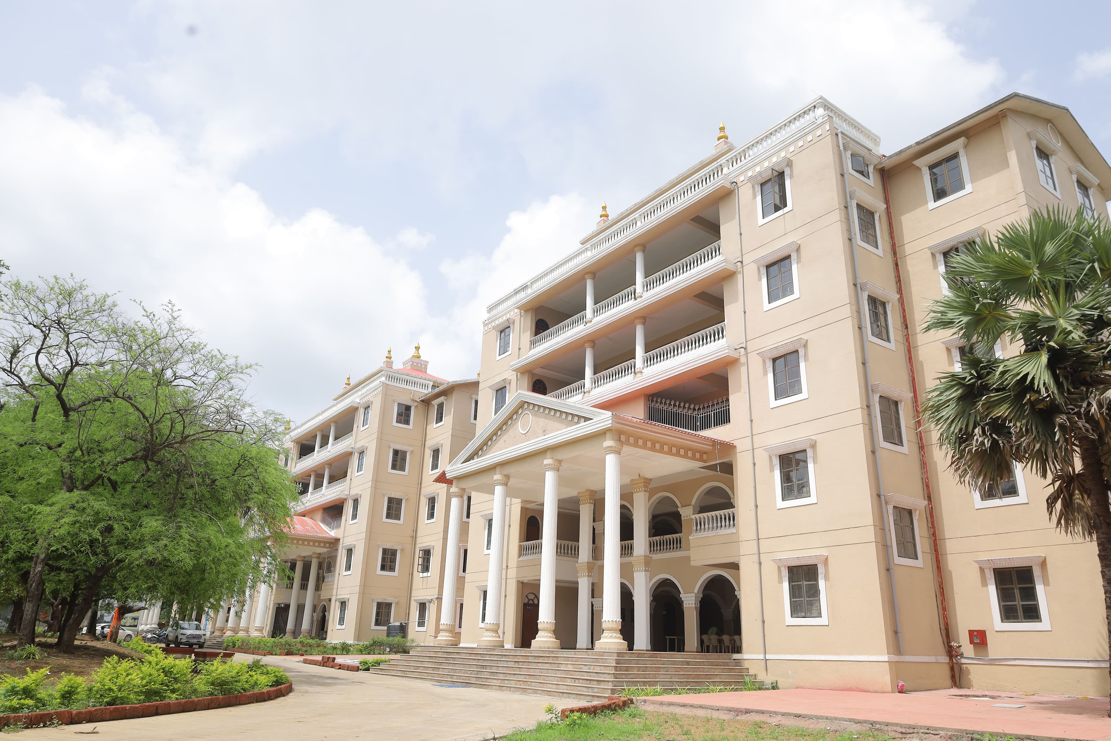 Maharashtra Institute of Technology - [MIT] Cover