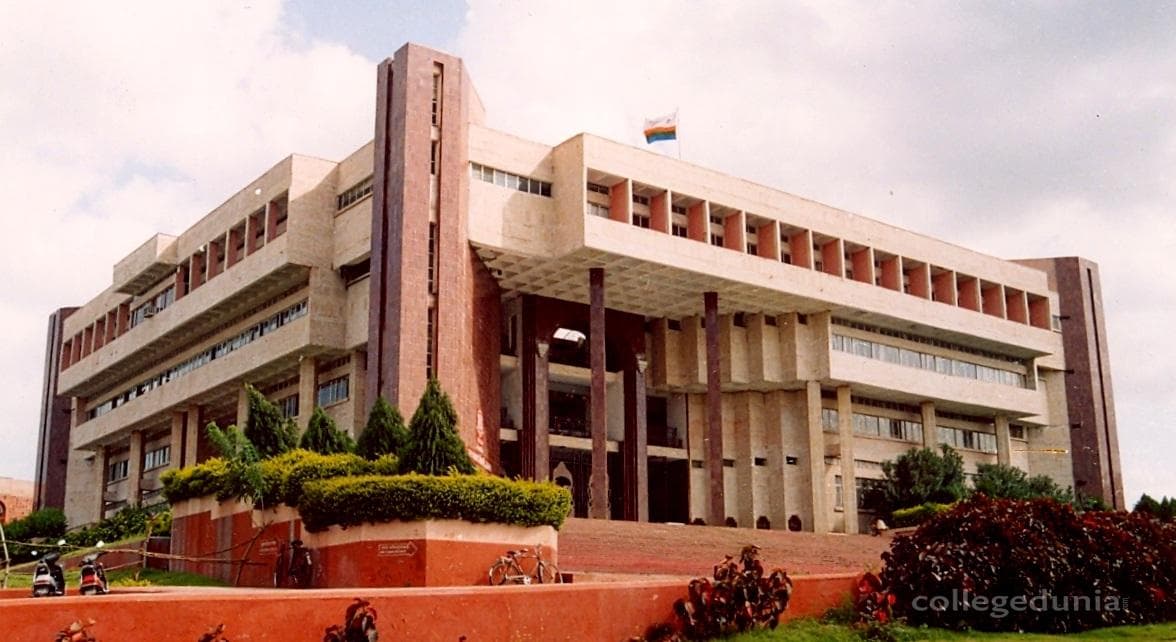 Kavayitri Bahinabai Chaudhari North Maharashtra University Cover