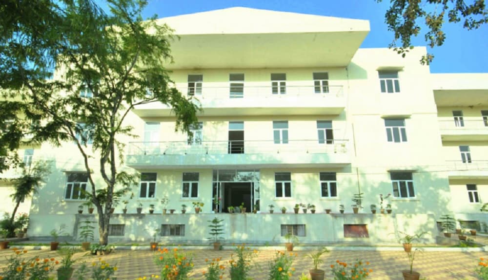 University of Engineering and Management - [UEM] Cover