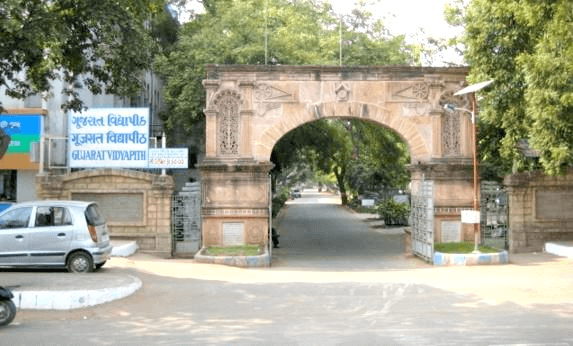 Mahadev Desai Samajseva Mahavidyalaya Cover
