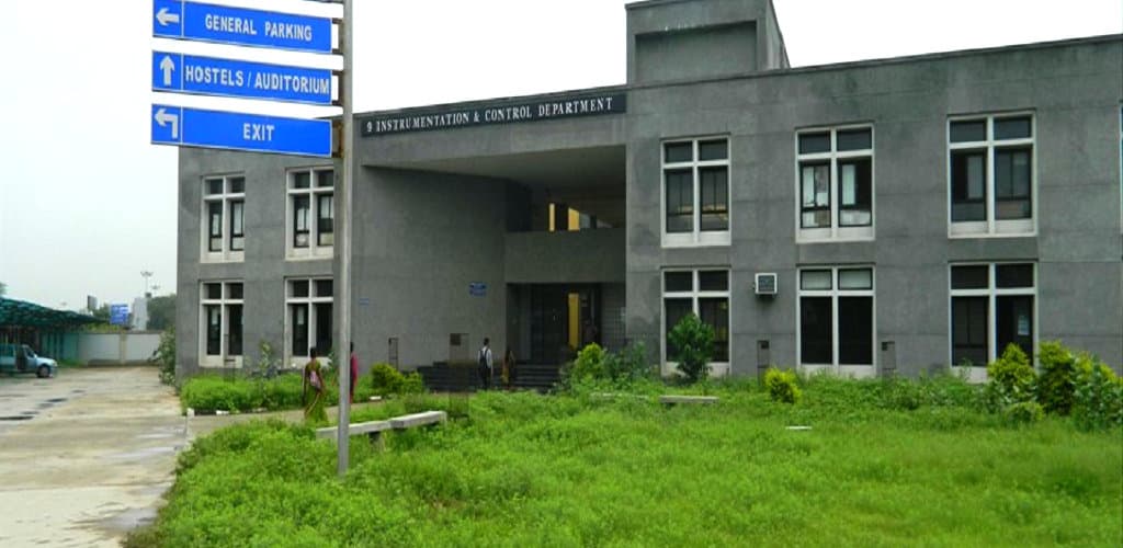 Indian Institute of Information Technology Vadodara - [IIIT-V] Cover