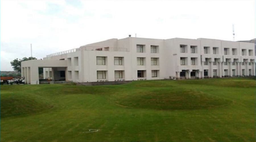 SVKM'S NMIMS, School of Pharmacy & Technology Management - [SPTM] Cover