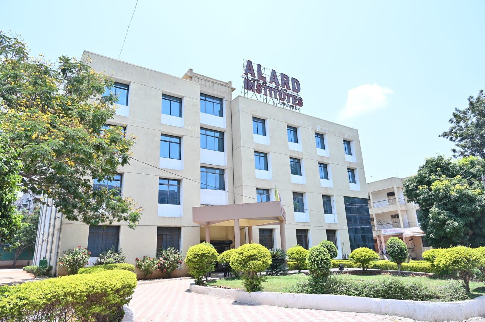 Alard University Cover
